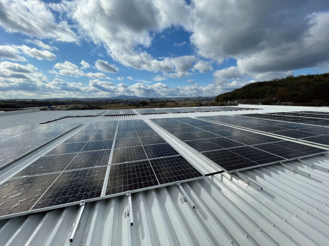 山城配送センターに太陽光発電システム完成しました。