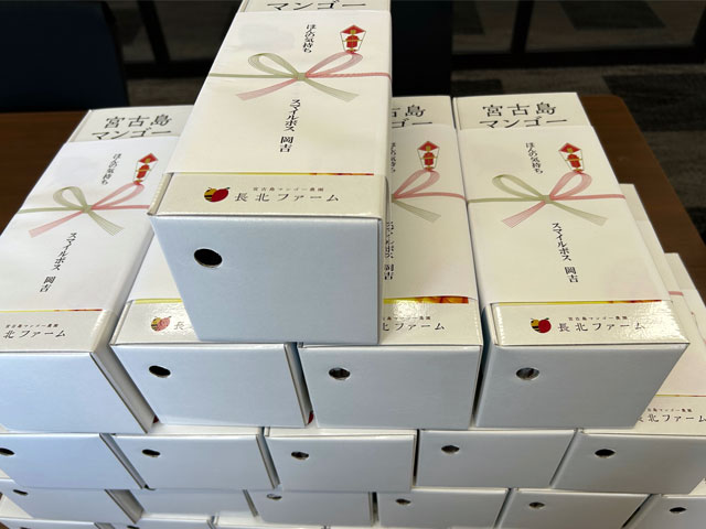 社長より、納涼マンゴー届きました！