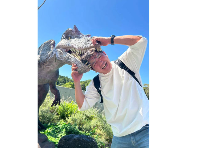 エスコンで恐竜に食べられる